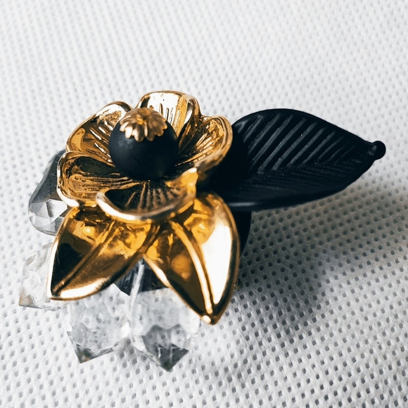 Shiny Gold Tone Brooch Matte Black Leaf Clear Lucite Faceted Accents Vintage - Picture 2 of 10